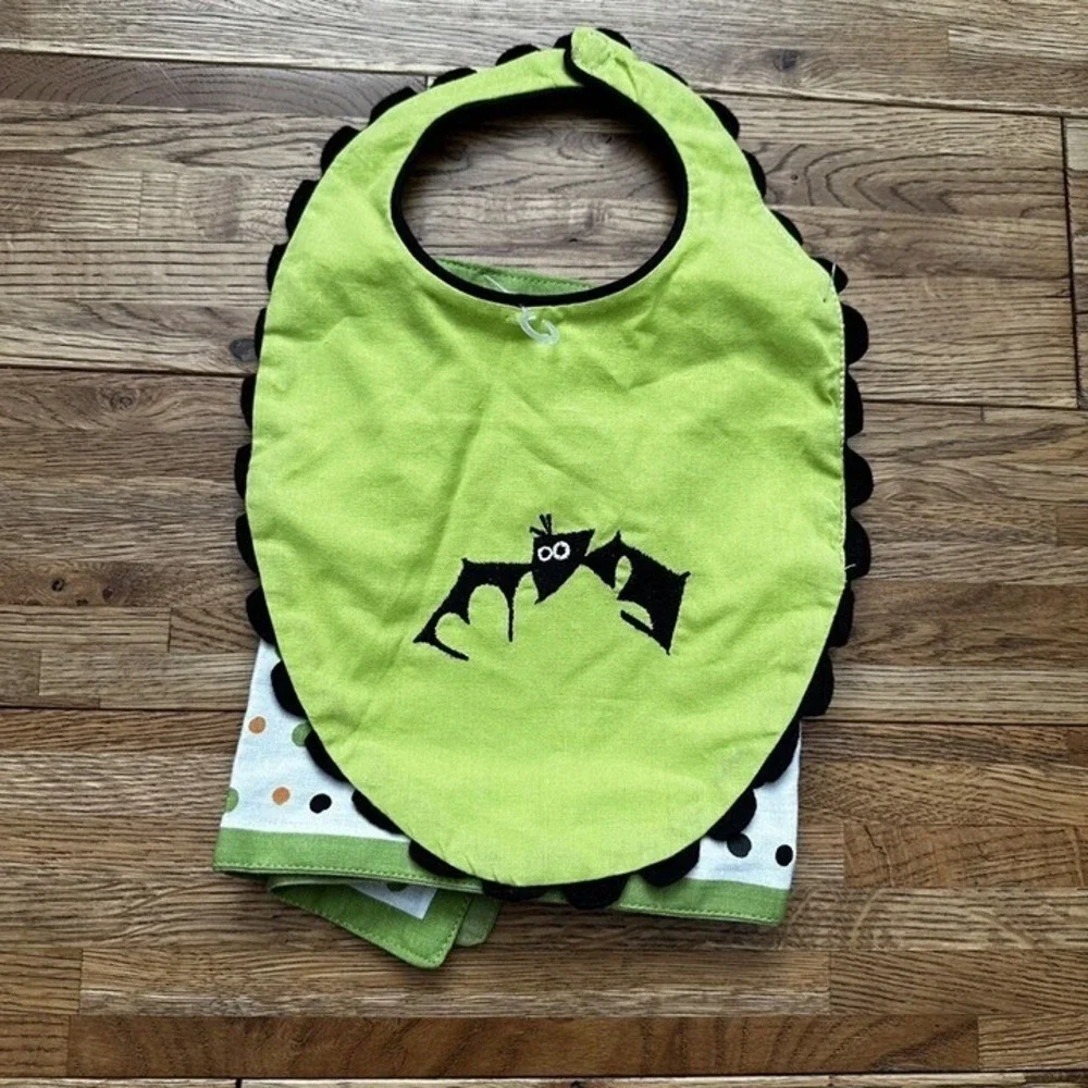 NWOT Halloween Bib‎ And Burp Cloth